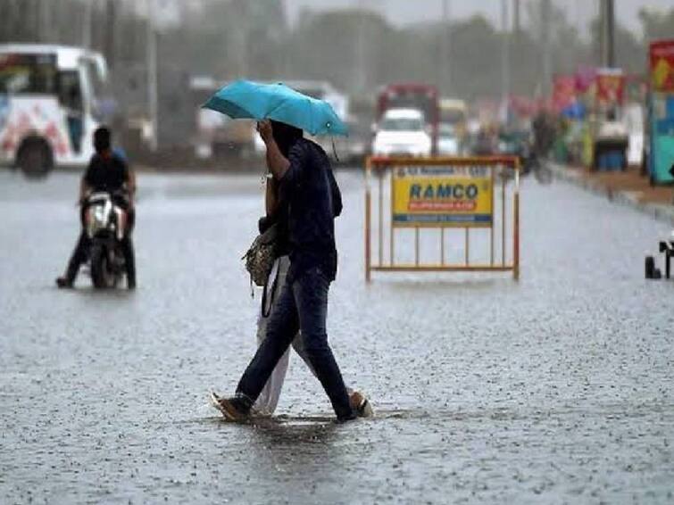 According to Meteorological Department, 10 districts including Chennai, Kanchipuram and Nagai are likely to experience moderate rain in the next 3 hours in Tamil Nadu. TN Weather Update: தமிழகத்தில் அடுத்த 3 மணி நேரத்தில் 10 மாவட்டங்களில் மழை.. எந்தெந்த மாவட்டங்களில்?