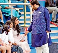 Anant Ambani-Radhika Merchant: मुकेश अंबानी के छोटे बेटे अनंत अंबानी की मंगेतर राधिका मर्चेंट संग खूबसूरत तस्वीरें