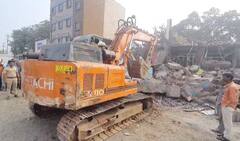 Photo :  मिरजमध्ये अतिक्रमण पाडण्यावरून दोन गटात वाद