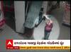 Rajkot: બાલાજી વેફર્સના ગોડાઉનમાં ચોકીદારને પહેલા તો બંધક બનાવ્યો પછી આચરી લૂંટ.. જુઓ CCTV ફુટેજ