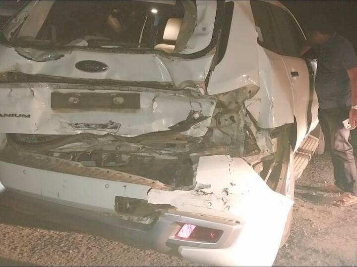 कशेडी घाटात टॅंकरनं योगेश कदमांच्या गाडीला जोरात धडक दिली. यात योगेश कदम यांच्या गाडीच्या मागच्या भागाचा चक्काचूर झाला आहे. घटनेनंतर टँकरचालक हा पळून गेल्याची माहिती आहे. योगेश कदम हे या अपघातात सुखरुप आहेत, अशी माहिती मिळाली आहे.