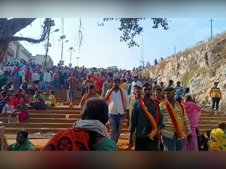 जोगन भावी येथे पवित्र स्नान करण्यासाठी देखील भक्तांनी मोठी गर्दी केली होती.