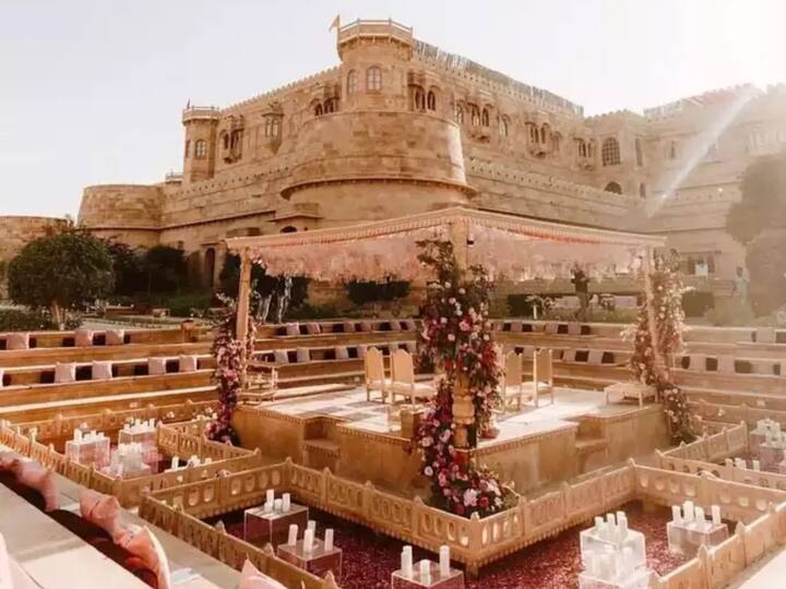 सिद्धार्थ मल्होत्रा और कियारा आडवाणी ने रिपोर्ट्स के मुताबिक, जिस शाही होटल को फाइनल किया है वह 4 एकड़ में फैला हुआ है.