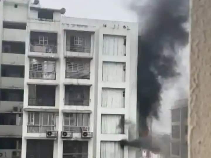 Gujarat Fire broke out from geyser building in Ahmedabad one girl died 15 fire engines engaged in extinguishing Gujarat News: बहुमंजिला इमारत में गीजर से लगी आग, एक लड़की की मौत, मौके पर दमकल की 15 गाड़ियां