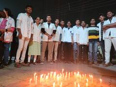 PHOTO: औरंगाबादमध्ये निवासी डॉक्टरांकडून कॅन्डल मार्च