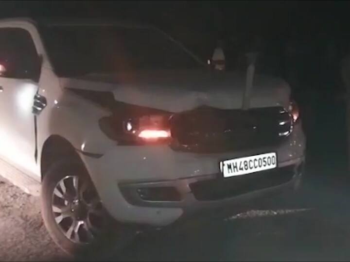 पोलादपूरजवळ कशेडी घाटात (Kashedi Ghat) चोळई येथे आमदार योगेश कदमांच्या गाडीचा अपघात झाला.