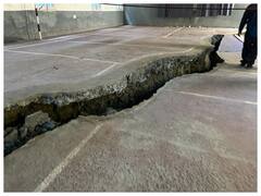 Joshimath Land Sinking: धंसती हुई सड़कें, दीवारों पर दरारें, देखिए जोशीमठ के संकटग्रस्त अस्तित्व की तस्वीरें