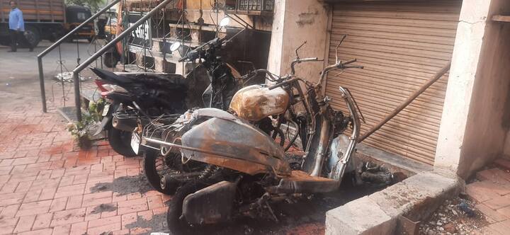 ज्या ठिकाणी गाड्या जाळल्या तिथल्या आजूबाजूचे सीसीटीव्ही फूटेज तपासले जात आहे.