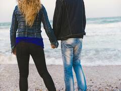 Denims in Winter: सर्दियों में दिखना हैं स्टाइलिश, तो डेनिम को पेयर करने के अपनाएं ये कूल तरीके