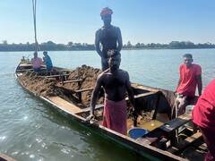 नर्मदा की छाती को चीर कर निकाली जा रही है रेत, किनारे नहीं अब नदी के अंदर बढ़ा संकट