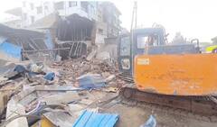 Photo :  मिरजमध्ये अतिक्रमण पाडण्यावरून दोन गटात वाद