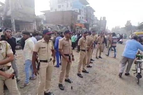 वाद चिघळू नये म्हणून पोलिसांना योग्य ती खबरदारी घेतली आहे. मोठा बंदोबस्त या ठिकाणी तैनात करण्यात आला आहे.