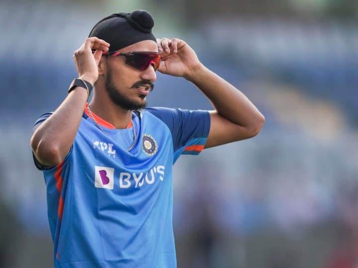 IND vs SL Arshdeep Singh my be out from india playing 11 ind 3rd t20 in rajkot against sri lanka IND vs SL: टीम इंडिया की प्लेइंग इलेवन से बाहर हो सकता है यह खिलाड़ी, खराब प्रदर्शन बनेगा कारण