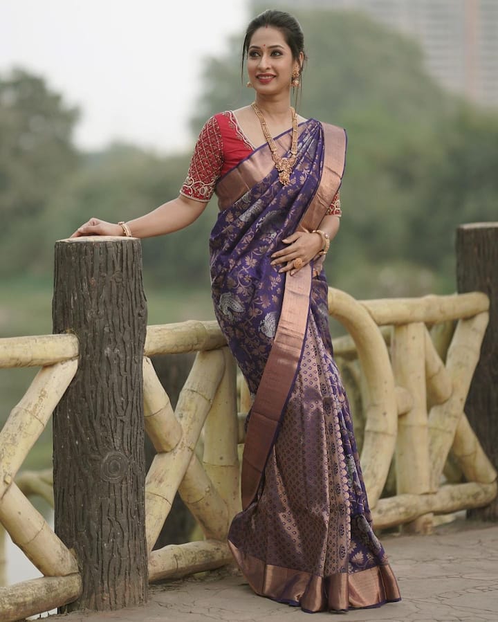 ‘या सुखांनो या’, ‘चार दिवस सासूचे’, ‘तू तिथे मी’ या मराठी, तर ‘बडे अच्छे लगते हैं’, ‘पवित्र रिश्ता’, ‘कॉमेडी सर्कस’ या हिंदी मालिकांमध्येही प्रियाने कायम आठवणीत राहतील अशा भूमिका केल्या आहेत.(फोटो सौजन्य :priyamarathe/इंस्टाग्राम )