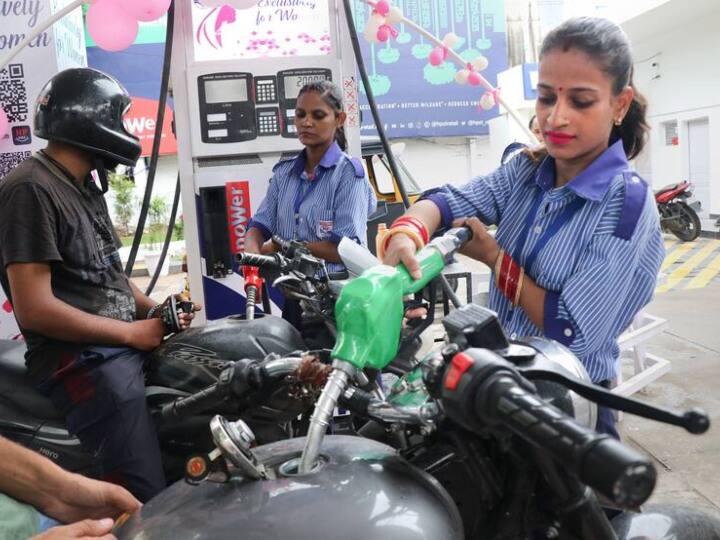 Petrol Diesel Price 13 January 2023 know latest price of mumbai delhi chennai kolkata fuel rate today पेट्रोल-डिझेलचे नवे दर जाहीर; तुमच्या शहरात एक लिटर पेट्रोल किती रुपयांना? जाणून घ्या
