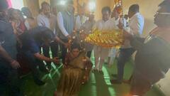 मेळघाट दौऱ्यावर असलेल्या खासदार नवनीत राणांची लड्डूतुला, पाहा फोटो