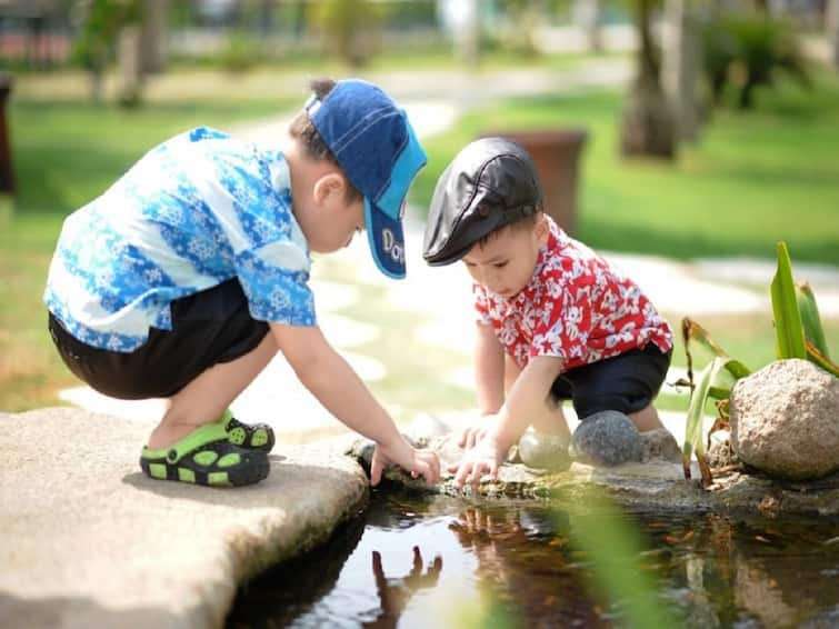 health benefits of children playing outside marathi news Health benefits of Playing Outside : लहान मुलांना बाहेर खेळण्याचे 5 आरोग्यदायी फायदे; शारीरिक विकासही होईल