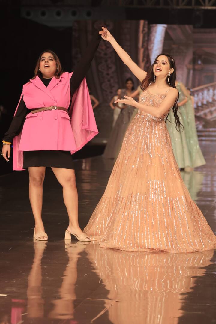 Uorfi walked the ramp for the popular designer Arshi Singhal Gurugram International Couture Week.