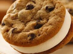 शाम की चाय या कॉफी के साथ कुछ कुरकुरे चाहिए? इन हेल्दी नटी कुकीज़ को घर पर बनाएं