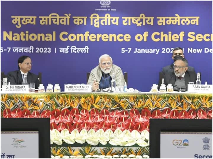 PM मोदी ने एस्पिरेशनल ब्लॉक प्रोग्राम किया लॉन्च, बोले- 'पूरी दुनिया भारत की ओर देख रही है' PM Modi launched Aspirational Blocks Programme at National Conference of Chief Secretaries PM मोदी ने एस्पिरेशनल ब्लॉक प्रोग्राम किया लॉन्च, बोले- 'पूरी दुनिया भारत की ओर देख रही है'