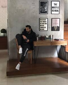 John Abraham: शानदार विला, मॉडर्न जिम और महंगी बाइक्स...इन लग्जरी चीजों के मालिक हैं बॉलीवुड के एक्शन स्टार जॉन अब्राहम