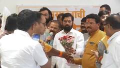 नाशिकचं राजकारण, ज्यांनी फ्लेक्सला काळ फासलं, त्याच पदाधिकाऱ्यांचा शिंदे गटात प्रवेश 