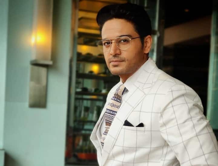 वनराज के दुश्मन और अनुपमा की जान अनुज कपाड़िया उर्फ गौरव खन्ना (Gaurav Khanna) इस शो करोड़ों लोगों के फेवरेट एक्टर बन गए हैं. आज लोग उन्हें अनुज के नाम से ही जानते हैं. अनुपमा शो में उनकी फीस बस रुपाली गांगुली से ही थोड़ी कम है.