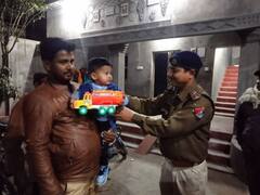 जब ट्रेन में छूट गया बच्चे का पंसदीदा खिलौना, भारतीय रेलवे ने घर जाकर लौटाया