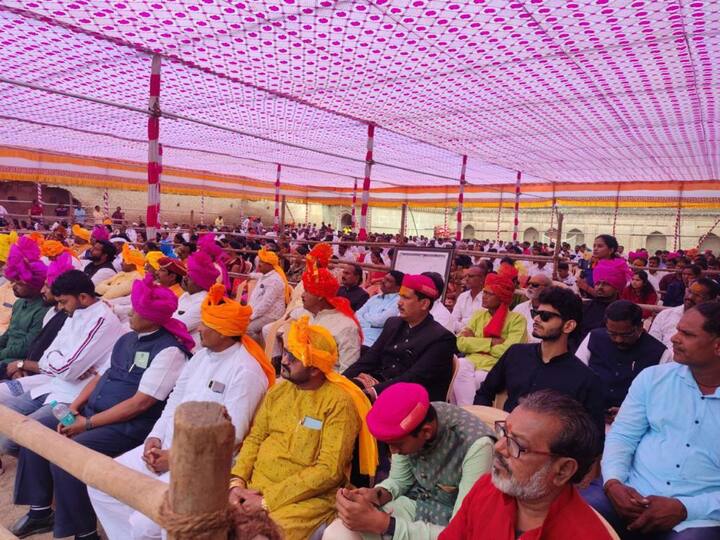 या कार्यक्रमासाठी यशवंतराव महाराजांवर आणि होळकर घराण्यावर प्रेम करणाऱ्या लोकांसह अनेक ऐतिहासिक घराण्यांचे वंशज, सामाजिक राजकीय क्षेत्रातील कार्यकर्ते मान्यवर उपस्थित होते.