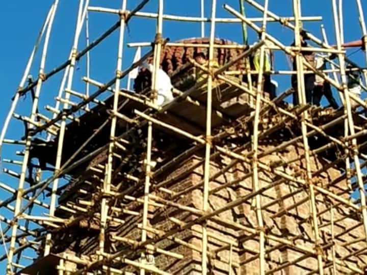 मंदिर के निर्माण को विशेष बनाने के लिए ओडिशा के कलाकारों द्वारा कलाकृति की जा रही है. जबकि मंदिर के लिए ईंट उत्तर प्रदेश से लाया गया है. इस ईंट की खासियत है कि दो सौ साल तक कुछ नहीं होता. ओडिशा के कारीगरों के अलावा राजस्थान के इंजीनियर भी मंदिर बनाने में लगे हुए हैं.