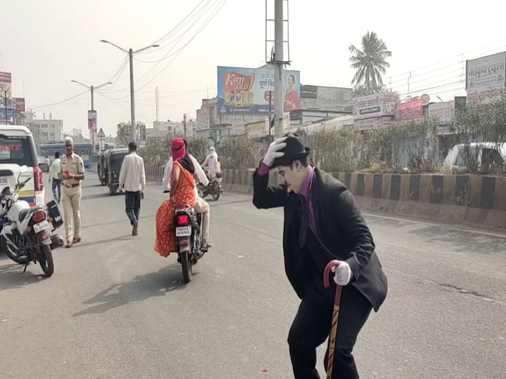 परभणी शहरात वाहतूक नियमांचे उल्लंघन करत वाहन चालवणाऱ्यांची संख्या वाढली आहे. त्यामुळं अनेक अपघात घडत आहेत.