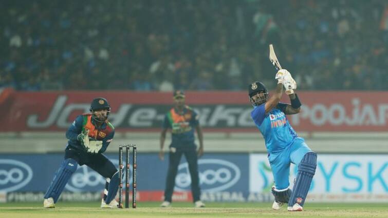 IND vs SL 3rd T20: Suryakumar Yadav completes his 3rd ton in international Cricket IND vs SL 3rd T20: নিজের কেরিয়ারের তৃতীয় শতরান করলেন সূর্যকুমার যাদব