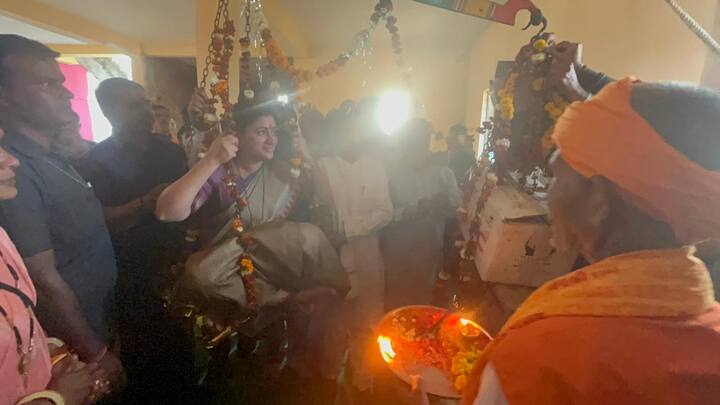 कधी महिलांसोबत दौड स्पर्धेत धावणे, कधी हॉटेलमध्ये जाऊन जिलेबी बनविणे तर कधी लहान मुलांसोबत क्रिकेट खेळणं..