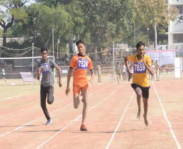 Gadchiroli Police recruitment naxal area More than 500 seats, 25 thousand applications women candidates also participated in large numbers Gadchiroli Police: गडचिरोलीत पोलीस भरतीचा उत्साह; 508 जागांसाठी 25 हजारांपेक्षा जास्त अर्ज, महिला उमेदवारही मोठ्या संख्येनं सहभागी