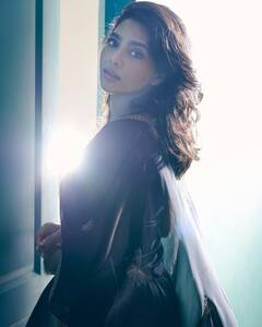 Aishwarya lekshmi : மாடர்ன் உடையில் கலக்கும் பூங்குழலியின் லேட்டஸ்ட் போட்டோஷூட் !