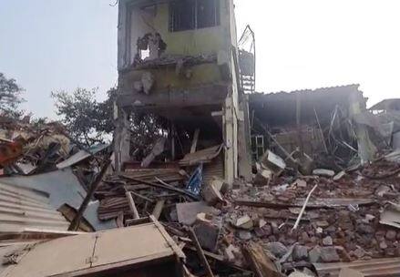 जेसीबीच्या काचांची तोडफोड देखील करण्यात आली आहे. भाजप आमदार गोपीचंद पडळकर यांचे बंधू ब्रम्हानंद पडळकरांनी ही जागा घेतल्याचा दावा केला जात आहे. या जागेचा निकाल ब्रम्हानंद पडळकर यांच्या बाजुने लागल्याचे सांगितले जात आहे.