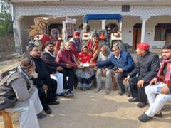 पुलिस हिरासत में मारे गए बलवंत के परिवार को अखिलेश यादव ने दिए पांच लाख, सपा ने सरकार से पूछा यह सवाल