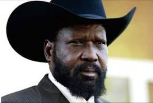 South Sudan President Salva Kiir Mayardit Singing National Anthem his Pants got wet, Social Media Video Viral South Sudan : રાષ્ટ્રપતિ ગાઈ રહ્યાં હતાં રાષ્ટ્રગાન અને પેંટમાં જ કરી ગયા પેશાબ, જુઓ Video