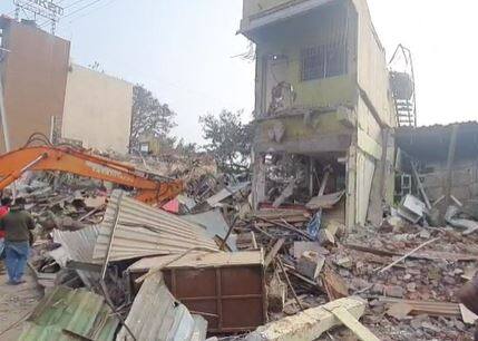 घटनास्थळी रात्रीपासूनच  पोलीस बंदोबस्त तैनात करण्यात आला होता. नागरिकांच्या तक्रारीवरून गुन्हा दाखल करण्याचे काम सुरू झाले आहे.