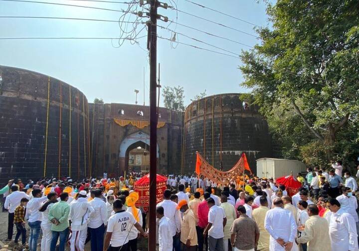 राजराजेश्वर चक्रवर्ती सम्राट महाराजा यशवंतराव होळकर यांचे भारतीय इतिहासातील योगदान अद्वितीय आहे. जगभरात अजिंक्य मानल्या जाणाऱ्या इंग्रजांचा त्यांनी अनेक वेळा पराभव केला.