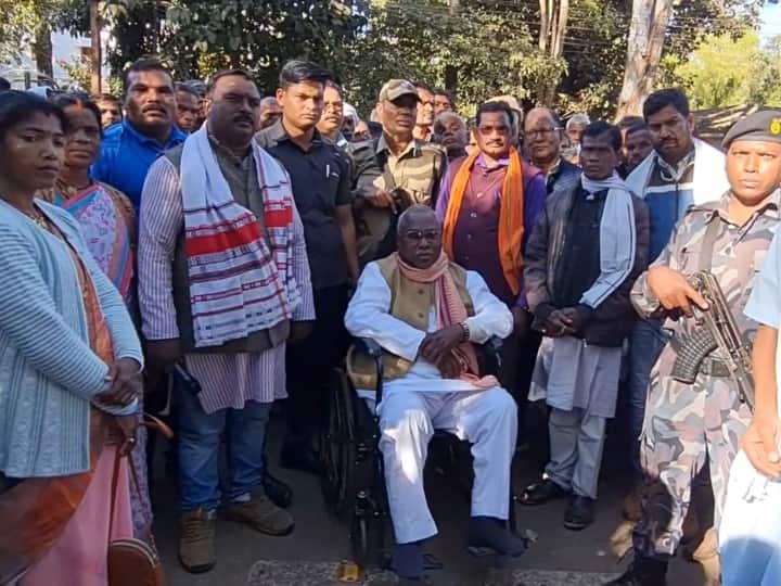 Chhattisgarh News: छत्तीसगढ़ में गरमाया धर्मांतरण का मुद्दा, हजारों आदिवासियों ने निकाली रैली, हिंसा में एसपी घायल Chhattisgarh Narayanpur Jashpur Conversion issue tribals take out rally ganesh ram bhagat ann Chhattisgarh News: छत्तीसगढ़ में गरमाया धर्मांतरण का मुद्दा, हजारों आदिवासियों ने निकाली रैली, हिंसा में एसपी घायल