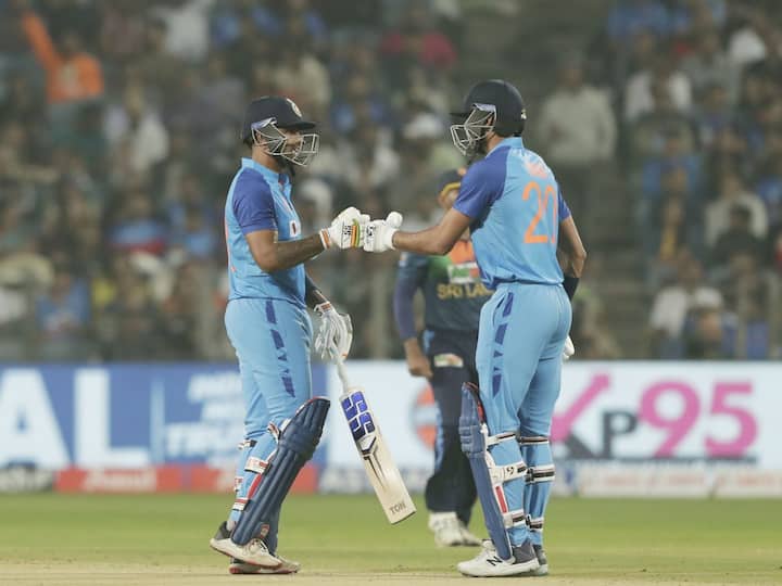 IND vs SL, Toss Update India won toss and elected to bowl first IND vs SL, Toss Update : निर्णायक सामन्यात नाणेफेकीचा कौल भारताच्या बाजूने, प्रथम फलंदाजीचा घेतला निर्णय