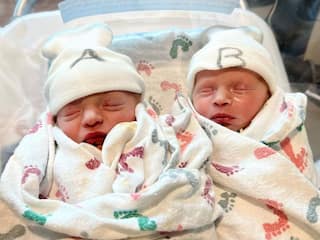 Weird News: ਜੁੜਵਾਂ ਬੱਚਿਆਂ ਦਾ ਜਨਮਦਿਨ ਵੱਖ-ਵੱਖ, ਜਨਮ ਸਾਲ ਵੀ ਇੱਕੋ ਜਿਹਾ ਨਹੀਂ, ਸੋਸ਼ਲ ਮੀਡੀਆ 'ਤੇ ਲੋਕ ਹੈਰਾਨ