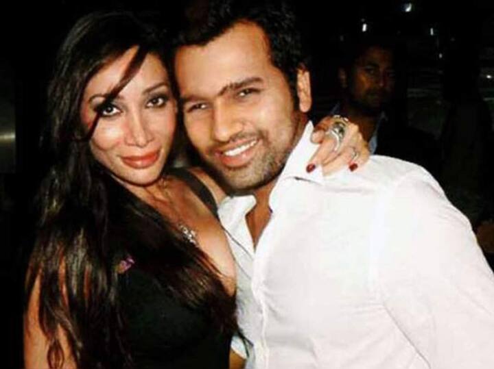 रोहित शर्मा और सोफिया हयात- सोफिया हयात भारत में बिग बॉस में आते ही अपने बोल्ड अवतार को लेकर छा गई थीं. सोफिया की बोल्डनेस पर रोहित शर्मा भी दिल हार गए थे. लेकिन ये रिलेशन बहुत लंबा नहीं चल सका था और जल्द ही दोनों का ब्रेक अप हो गया था.