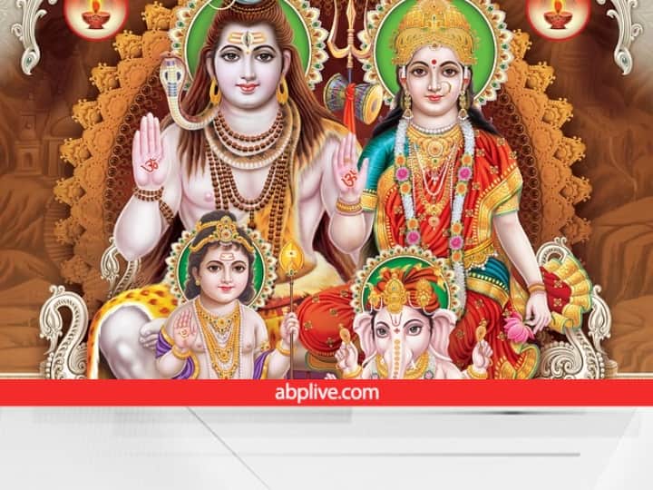 चंदन चढ़ाने से भी भोलेनाथ प्रसन्न होते हैं. शिवलिंग पर चंदन अर्पित करने से व्यक्ति को समाज में मान-सम्मान और यश मिलता है. शिवलिंग पर बेलपत्र चढ़ाने भक्तों की सभी मनोकामनाएं पूरी होती हैं.