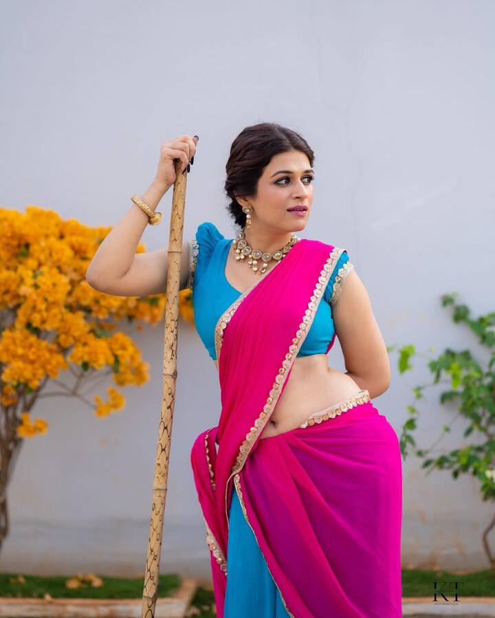 'డార్లింగ్', 'మరో చరిత్ర', 'పి ఎస్ వి గరుడవేగా', 'ఎక్ మినీ కథ' సినిమాలతో మెరిసింది.  Photo Credit: Shraddha Das/Instagram