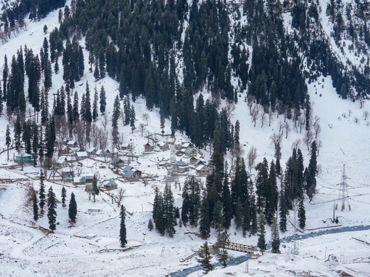 jammu and kashmir  weather update snowfall in hill area of temperature down zero Kashmir Snowfall Forecast: बर्फबारी के बीच पर्यटकों के लिए जन्नत बना कश्मीर, अगले दो दिनों तक ऐसा रहेगा मौसम का हाल