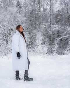 Sonakshi Sinha Photos: మంచుకొండల్లో ఎంజాయ్ చేస్తోన్న సోనాక్షి