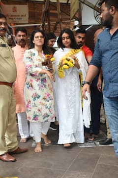 Kajol and Nysa: সিদ্ধিবিনায়ক মন্দিরে ক্যামেরাবন্দি কাজল ও নায়সা