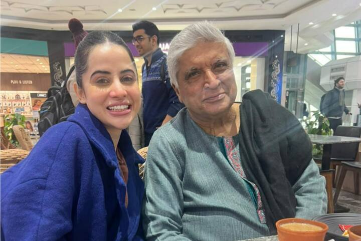 Urfi Javed poses with Javed Akhtar jokes finally met my grandfather Urfi Javed On Javed Akhtar : उर्फी जावेदने घेतली जावेद अख्तरांची भेट; फोटो शेअर करत म्हणाली,